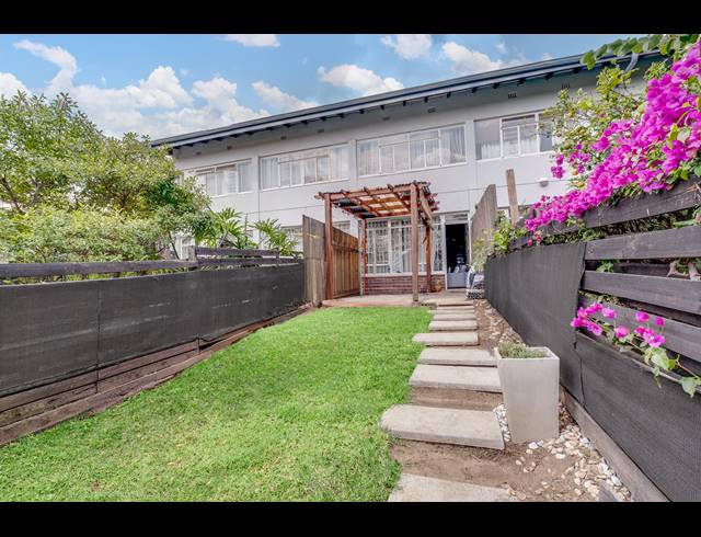 2 BEDROOM APARTMENT FOR SALE IN DARRENWOOD